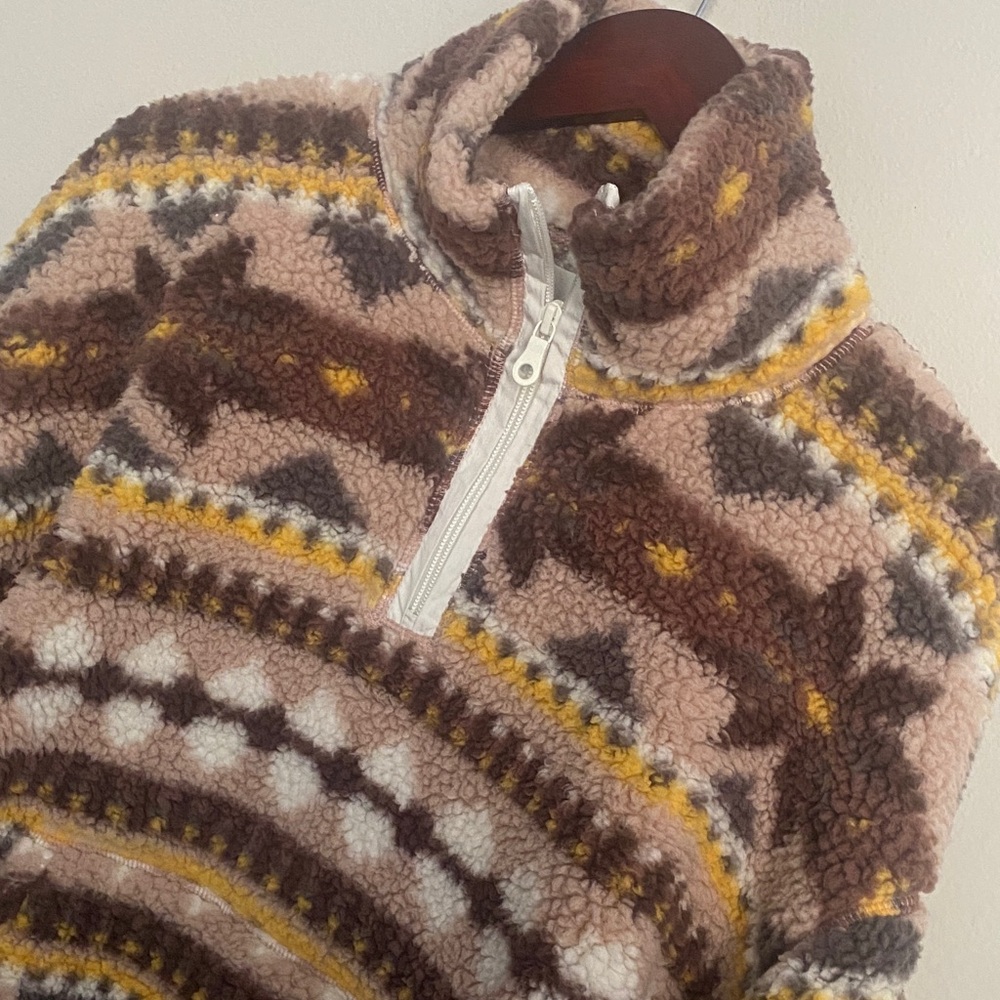 Offline by Aerie Ladies Quarter Zip Fair Isle Long Sleeve Sherpa Pullover. Small